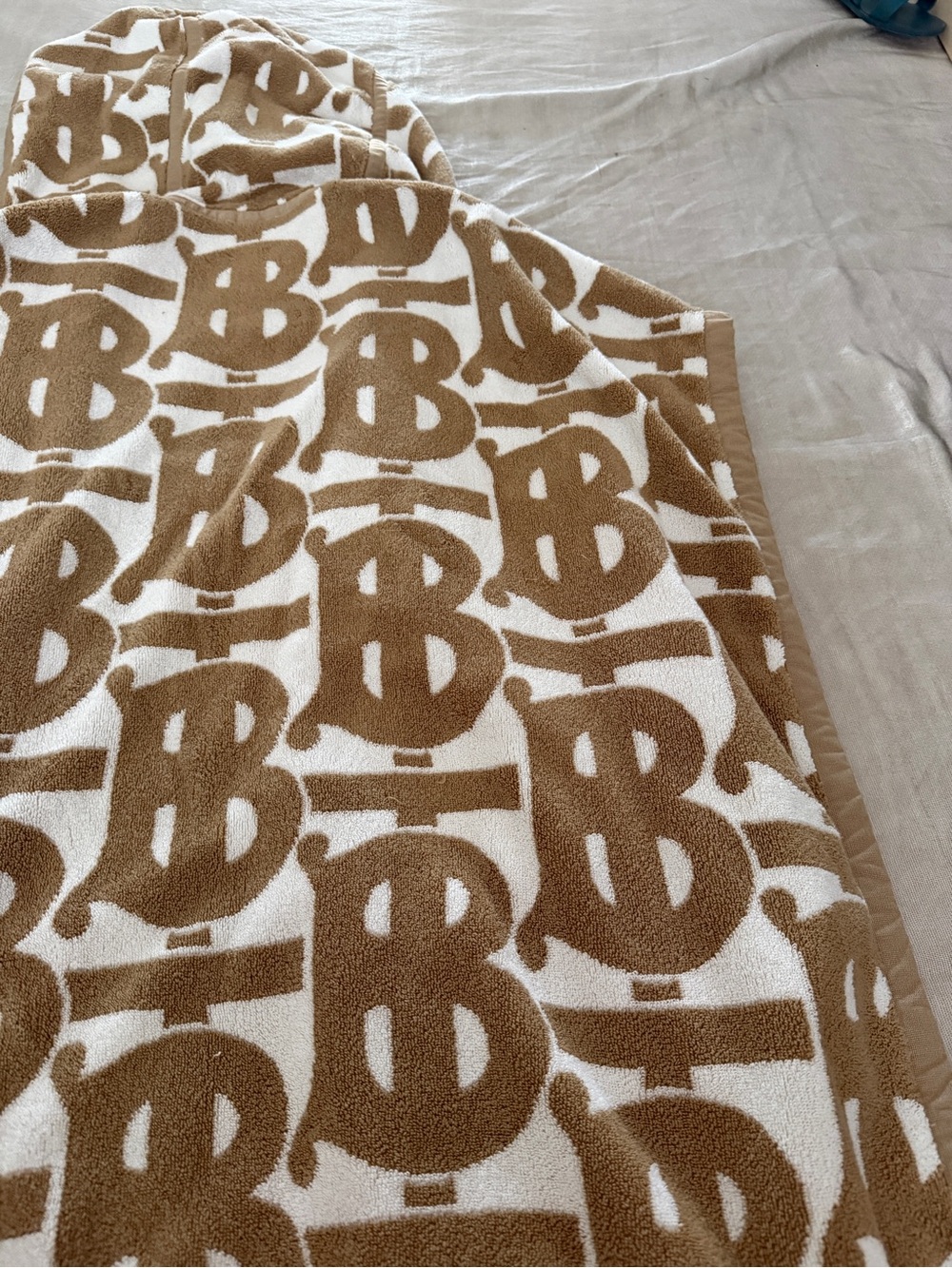 Burberry Hooded TB Logo Cotton Terry Cloth Shower/Beach Cape White/Beige sz OSFA - Picture 4 of 5